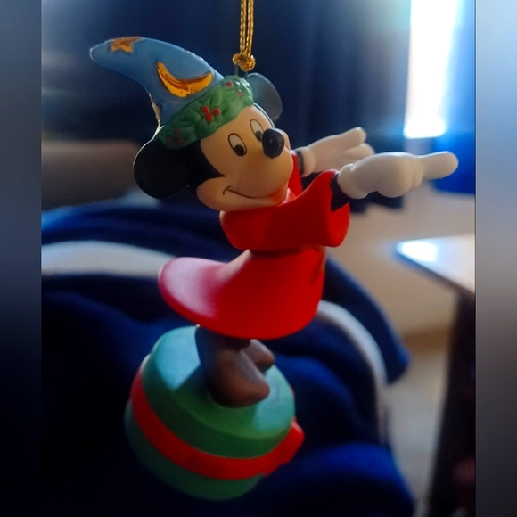 Disney's Fantasia Mickey collectable ornament - Picture 1 of 6